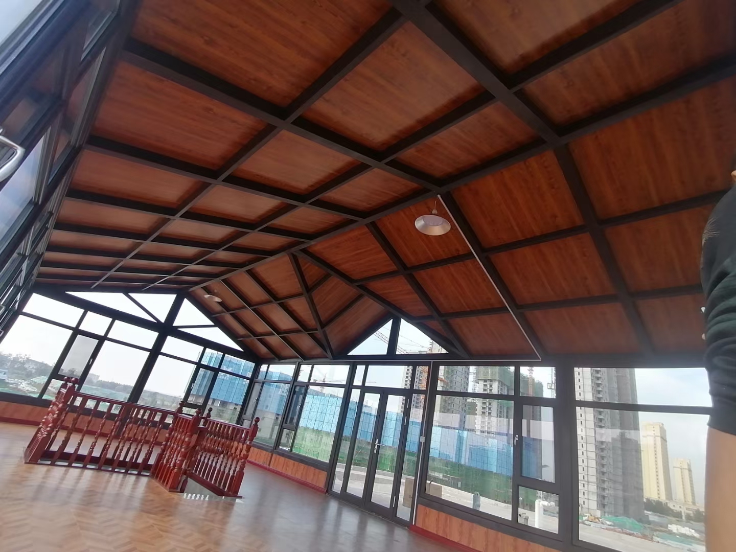 太原锋登公司：钢结构阳光房在安装时需要注意哪几点？